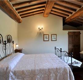 4 Bedroom Villa with Pool near Val d'Orcia, sleeps 8